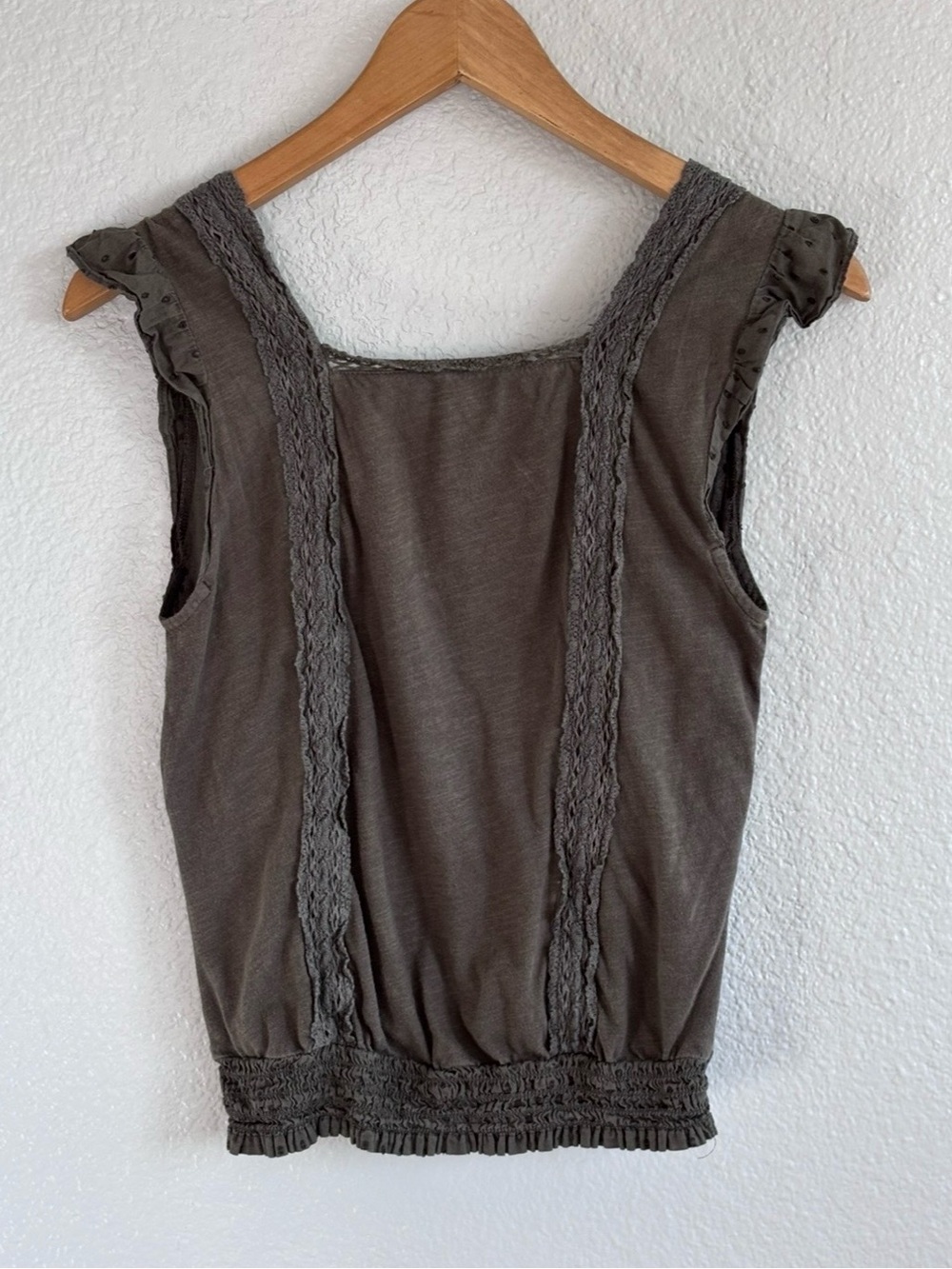 Lucky Brand Charcoal Grey Swiss Dot Smocked Waist Lace Inset Peasant Blouse XS - Picture 5 of 6